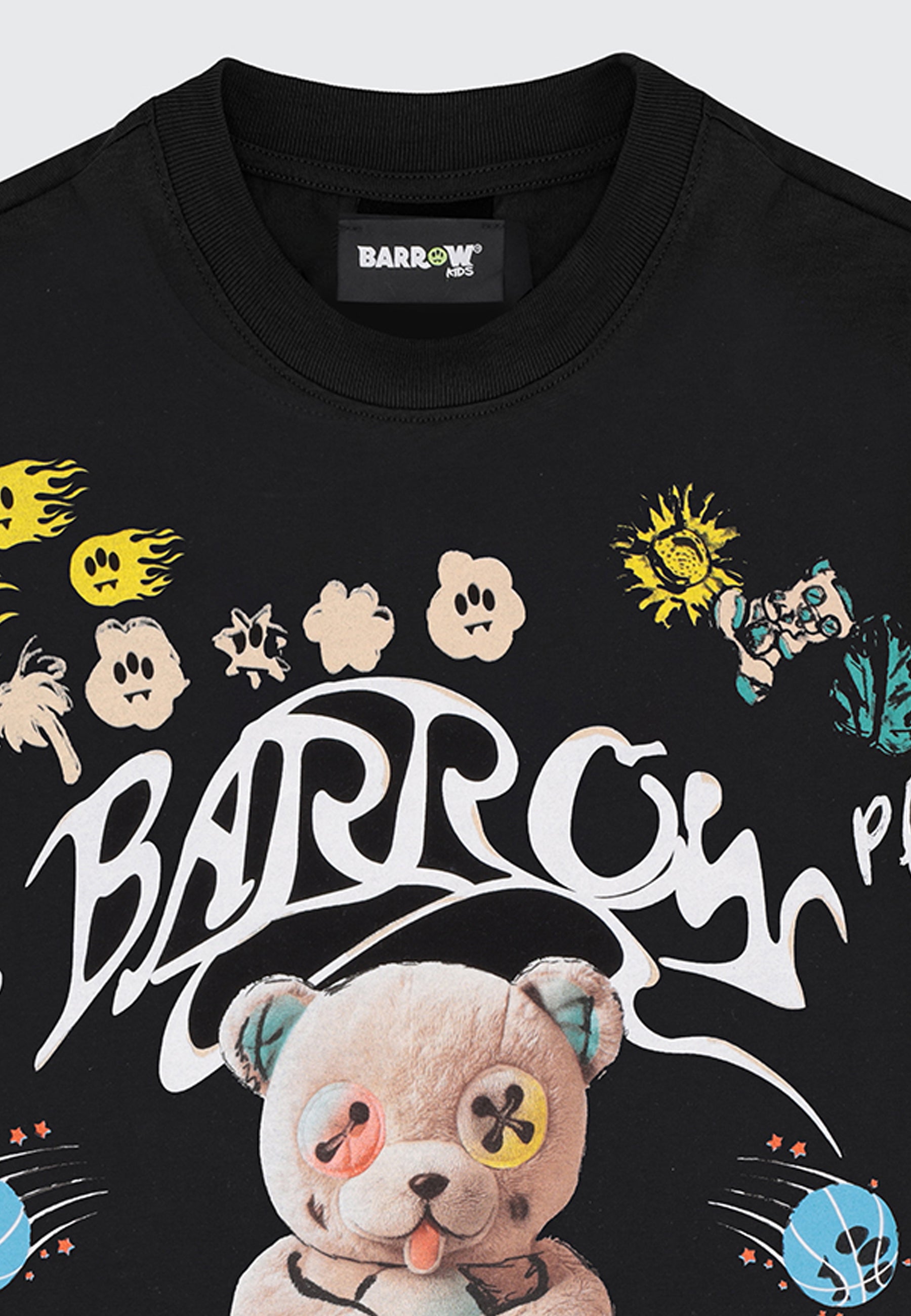 BARROW KIDS T-SHIRT OVER GRAFFITI